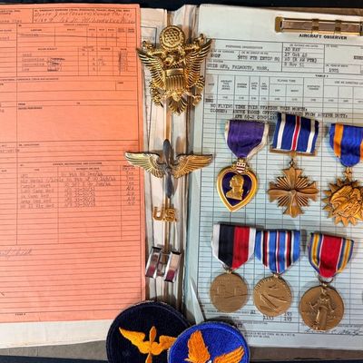 Sale Photo Thumbnail #231: WWII B-26 navigator grouping - 9th BG, DFC, PH