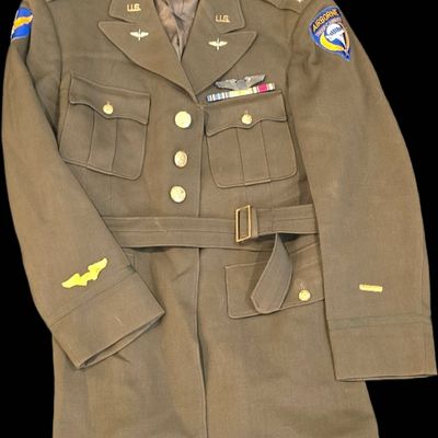 Sale Photo Thumbnail #314: Named WWII 11th AAF & Troop Carrier Pilot Tunic