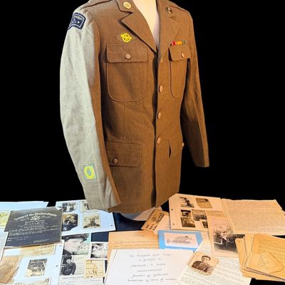 Sale Photo Thumbnail #276: SCARCE WWII 5th Div. Correspondent Coat & Archive
