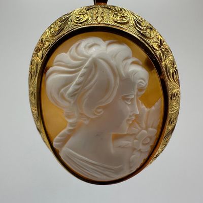 18K Gold Italian Art Deco Style Carved Cameo Shell Brooch Italy