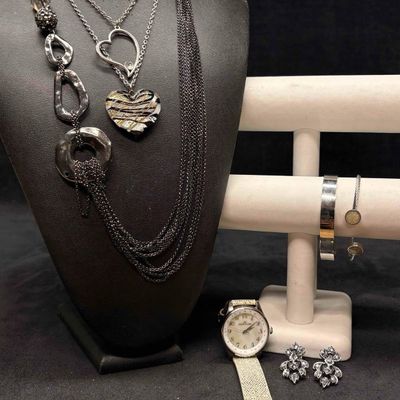 8pc Black and White Statement Heart Mix Costume Jewelry Lot