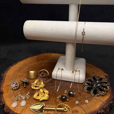 12pc Golden and Noir Mixed Costume Jewelry Lot