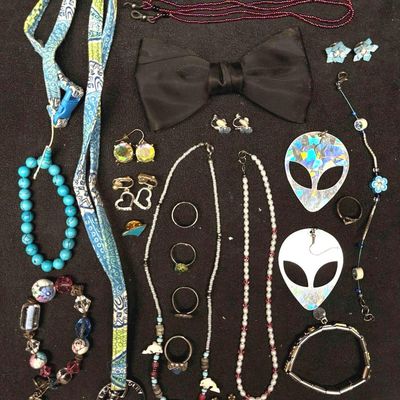 21pc Playful v1 Mixed Costume Jewelry Lot