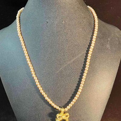 Vintage Barbara Mandrell Faux Pearl Gold Tone Bird With Bow Pendant