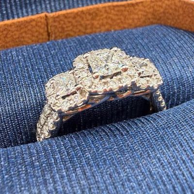 14k White Gold Leo Diamond Ring 1.03 TCW