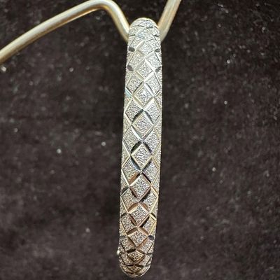 Diamond Cut Quilted Pattern 14K White Gold Bracelet Bangle N72