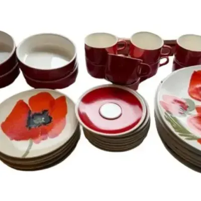 Vera for Mikasa Red Poppy Dinnerware Set, Models F7100 and F7101, Ceramic Japan