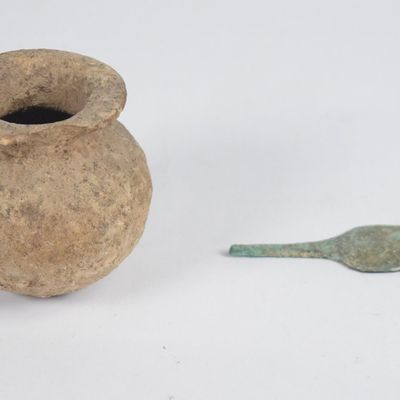 Classical Antiquity Terracotta Vessel and Bronze Arrowhead
