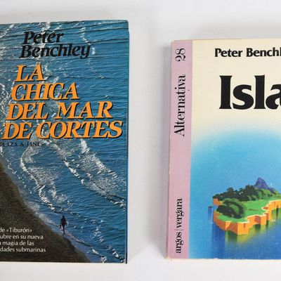 2 Peter Benchley Spanish Language Softcover Novels