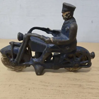 Sale Photo Thumbnail #68: Hubley Police Motorcycle With Rider Cast Iron