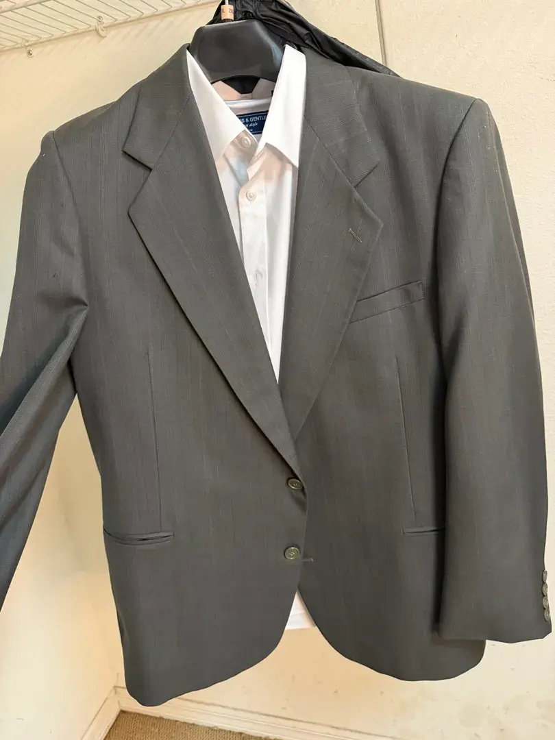 R.S. Lords Men’s 100% Wool Gray Two-Piece Suit with Garment Bag