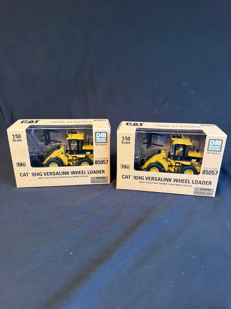 Pair of CAT 924G Versalink Wheel Loader Die-Cast Models – 1:50 Scale