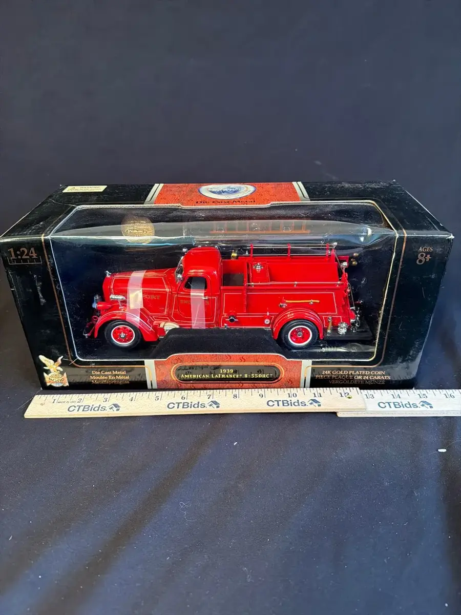 Road Signature 1939 American LaFrance B-550RC Fire Engine 1:24 Die-Cast
