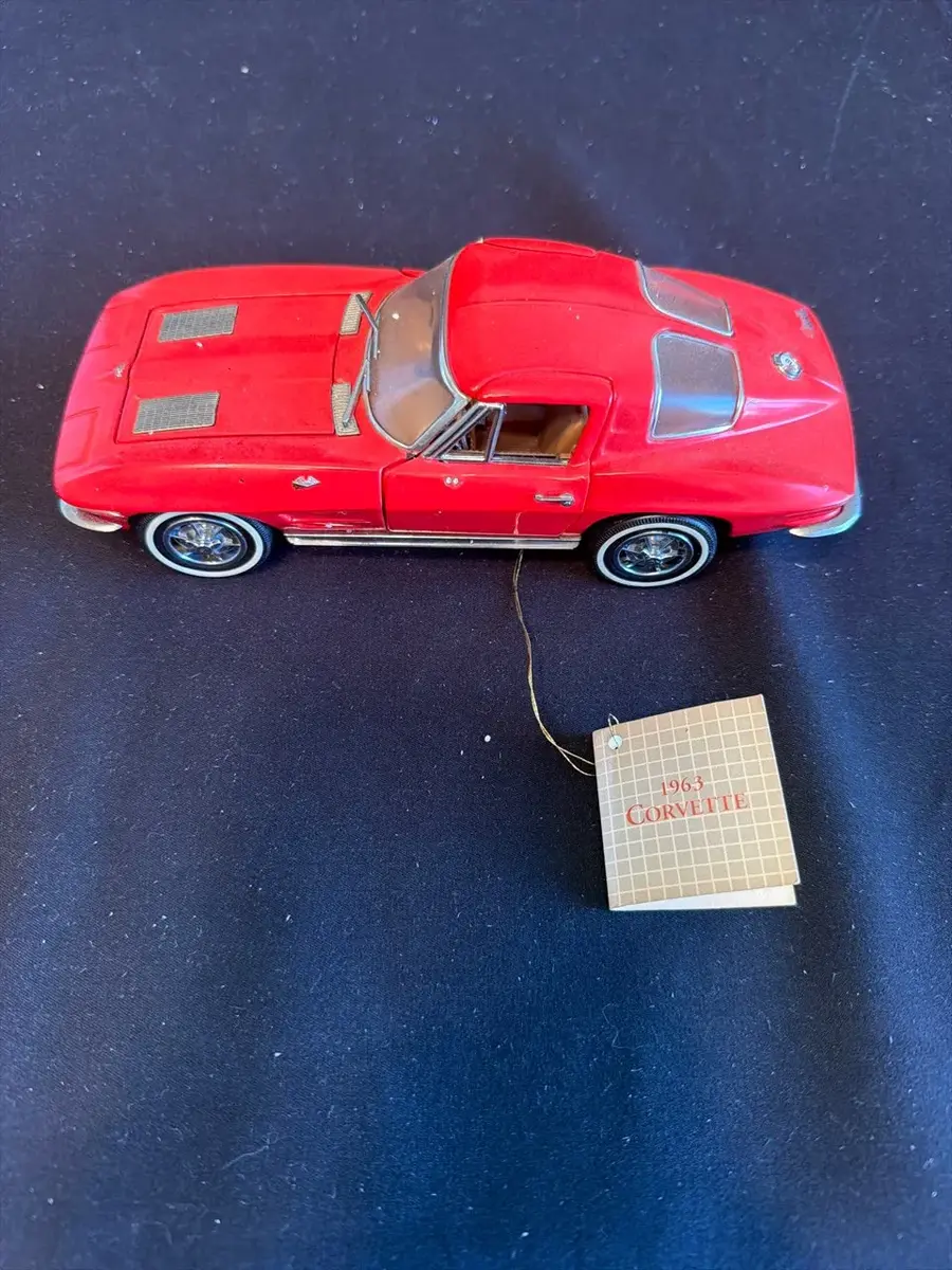 Franklin Mint 1963 Chevrolet Corvette Sting Ray Die-Cast Model – Red