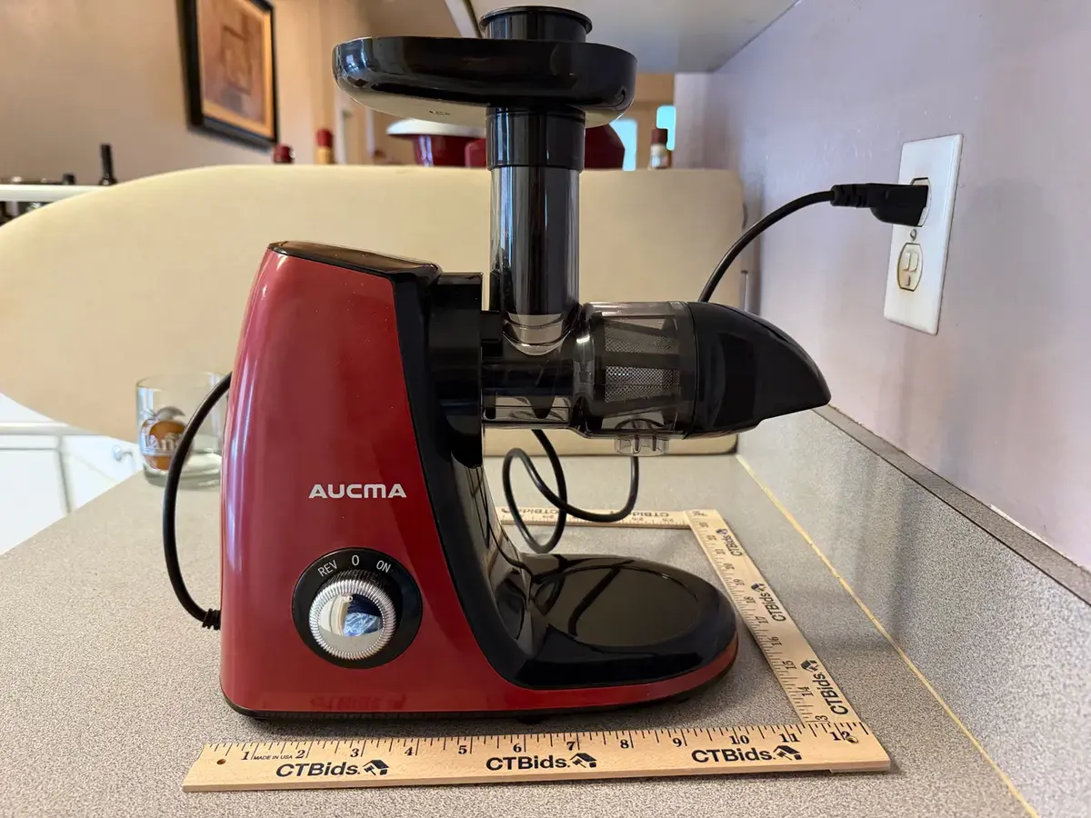 Aucma Slow Masticating Juicer - Cold Press Juice Extractor, Classic Red