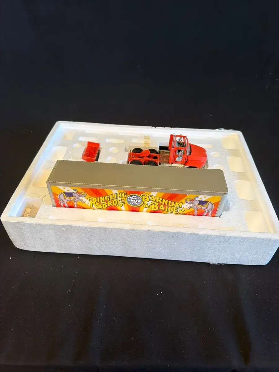 Ringling Bros. and Barnum & Bailey Circus Semi Truck Die-Cast Model – Franklin Mint
