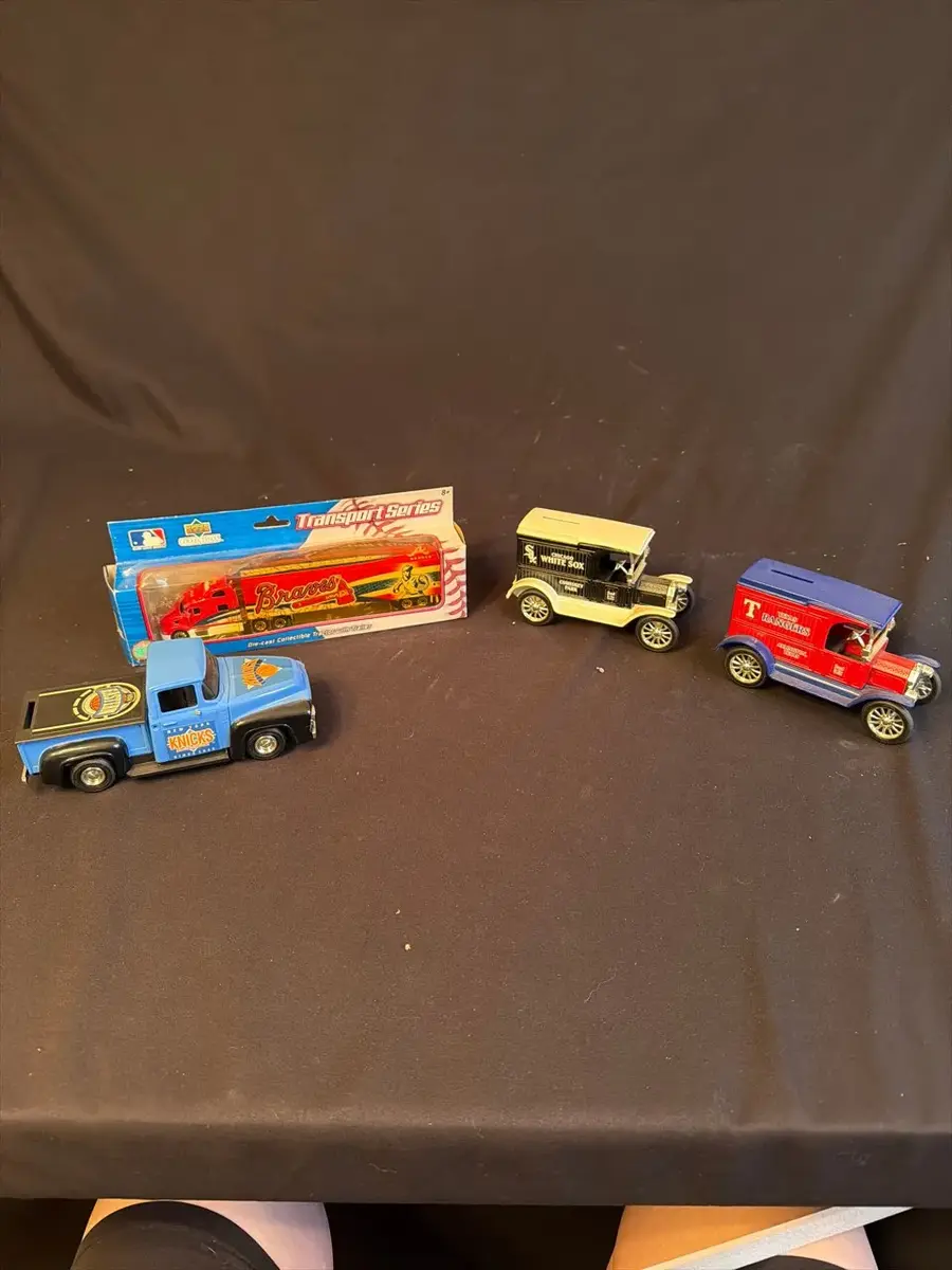 MLB Die-Cast Vehicle Collection – Atlanta Braves, Chicago White Sox & New York Knicks Truck