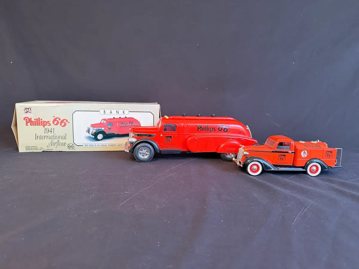 Phillips 66 Vintage Petroleum Die-Cast Truck Collection  1941 International Airflow & Utility Truck