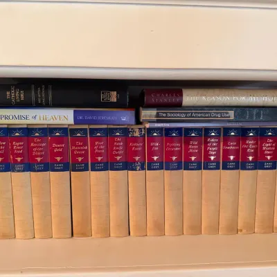 Assorted Vintage Books – Zane Grey Westerns, Guinness World Records & More