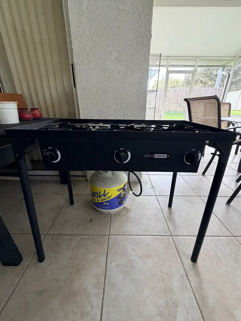 Outdoor Cooking Lot – Portable Electric Grill & VEVOR 3-Burner Propane Stove With Cover