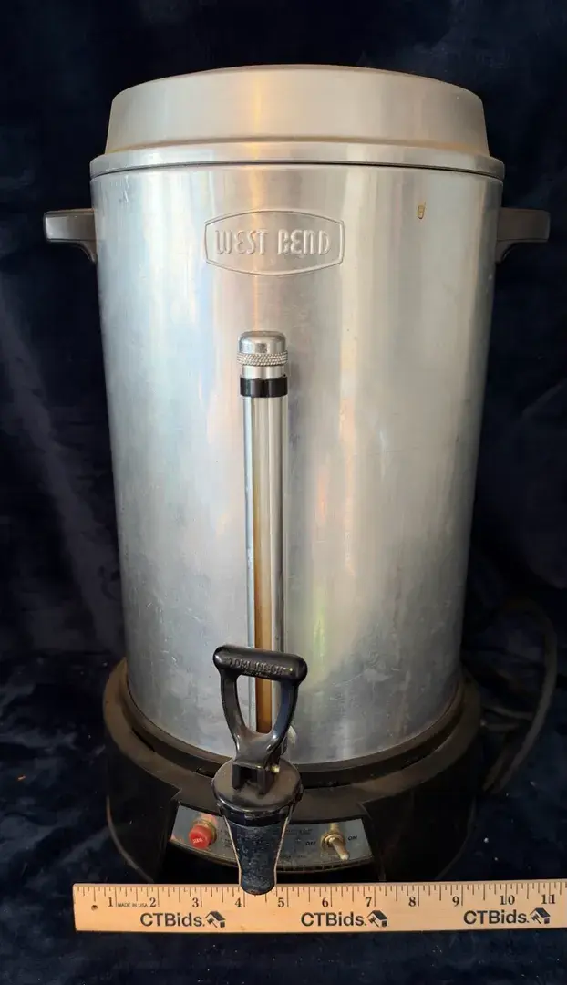 West Bend 100-Cup Commercial Coffee Urn (Model 33600)