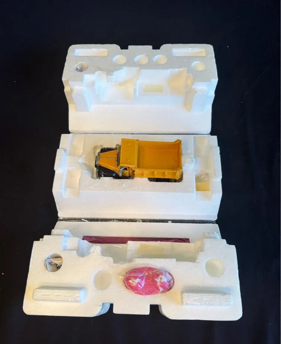 First Gear Caterpillar CAT Dump Truck Die-Cast Model – 1:34 Scale with Accessories