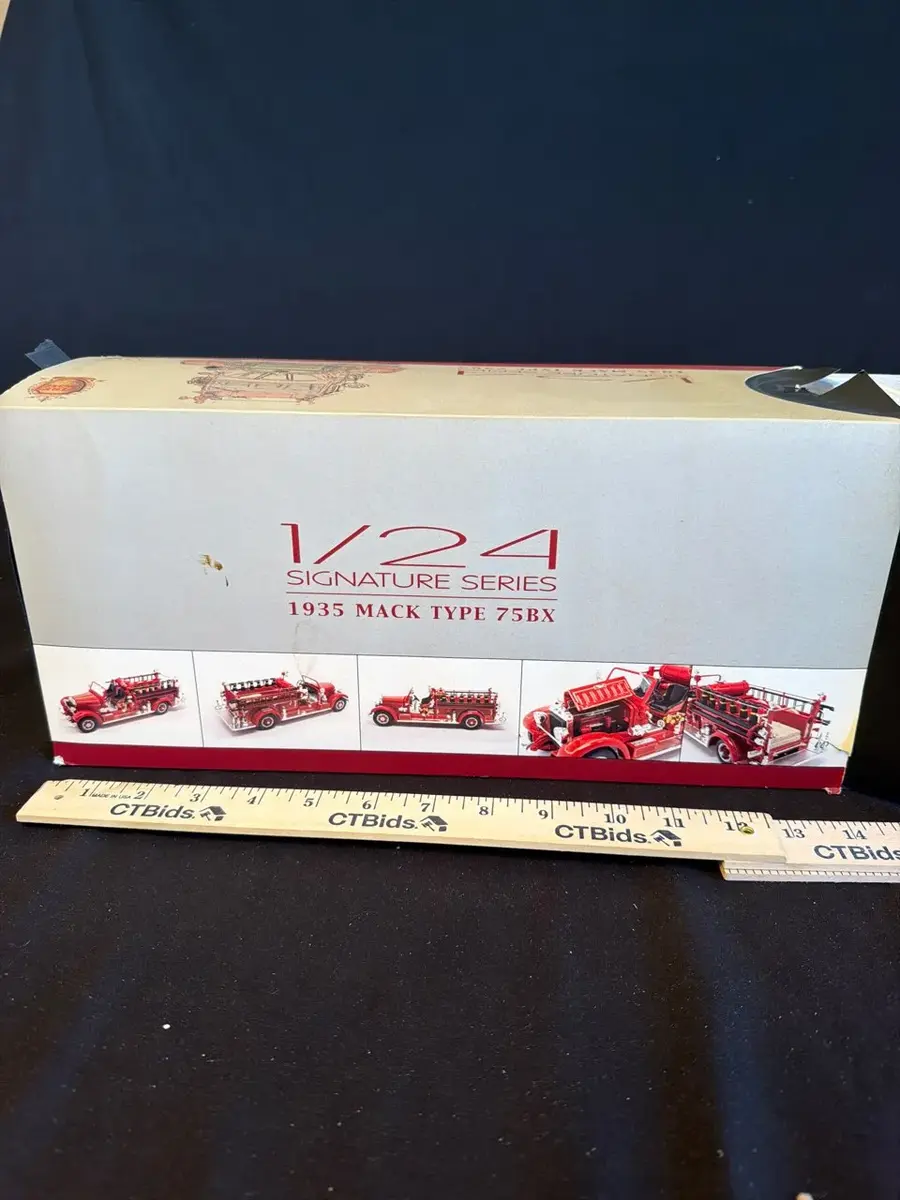 1935 Mack Type 75BX Fire Engine – 1:24 Signature Series Die-Cast Model