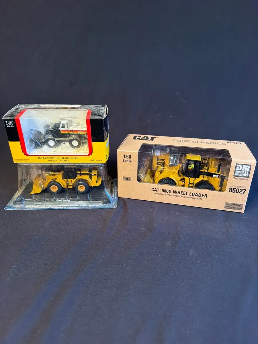 Caterpillar & International Harvester Die-Cast Construction Equipment – 3 Pieces