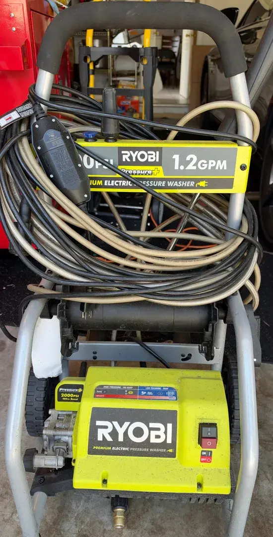RYOBI 2000 PSI 1.2 GPM Electric Pressure Washer (Model RY141900) Description This item is a used, co
