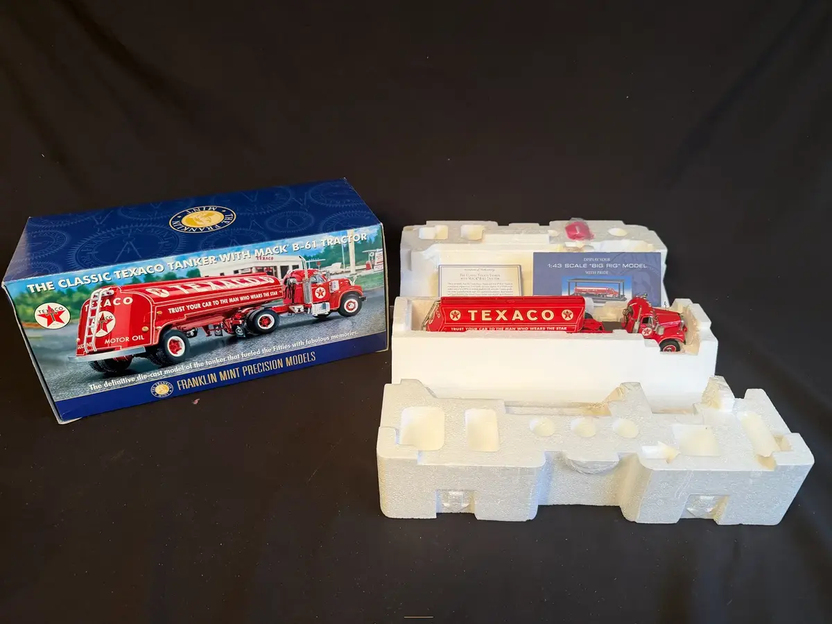 Franklin Mint Classic Texaco Tanker with Mack B-61 Tractor 1:43 Die-Cast Model
