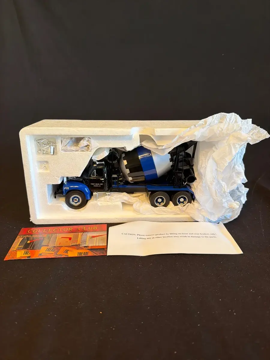 First Gear Vintage Cement Mixer Truck Die-Cast Model – Blue & Silver