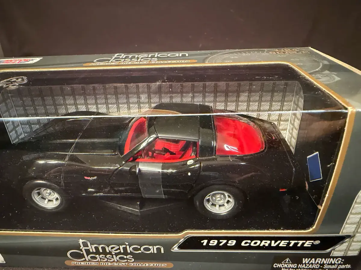 Chevrolet Corvette Die-Cast Pair – 1965 Maisto 1:18 & 1979 Motor Max 1:24