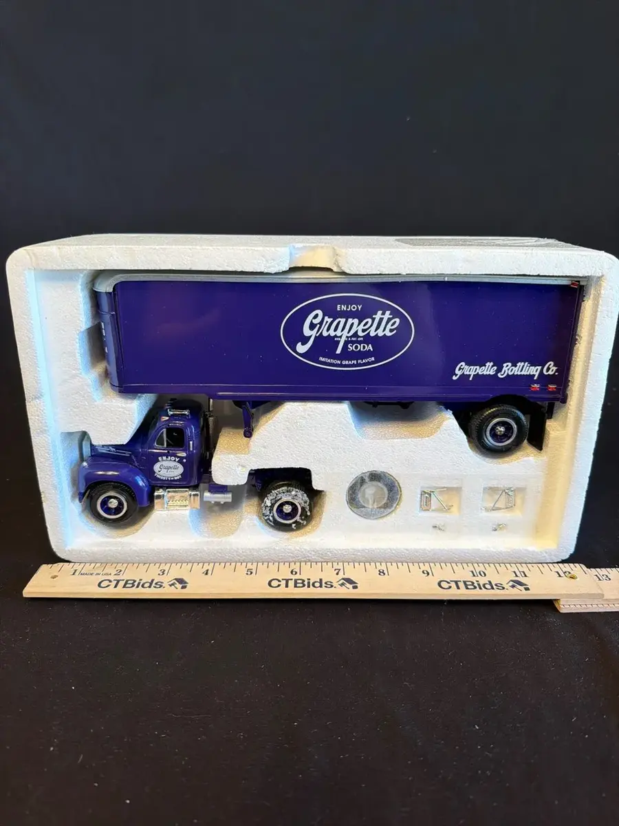 First Gear 1960 Mack Model B-61 Tractor & Grapette Soda Trailer – 1:34 Scale