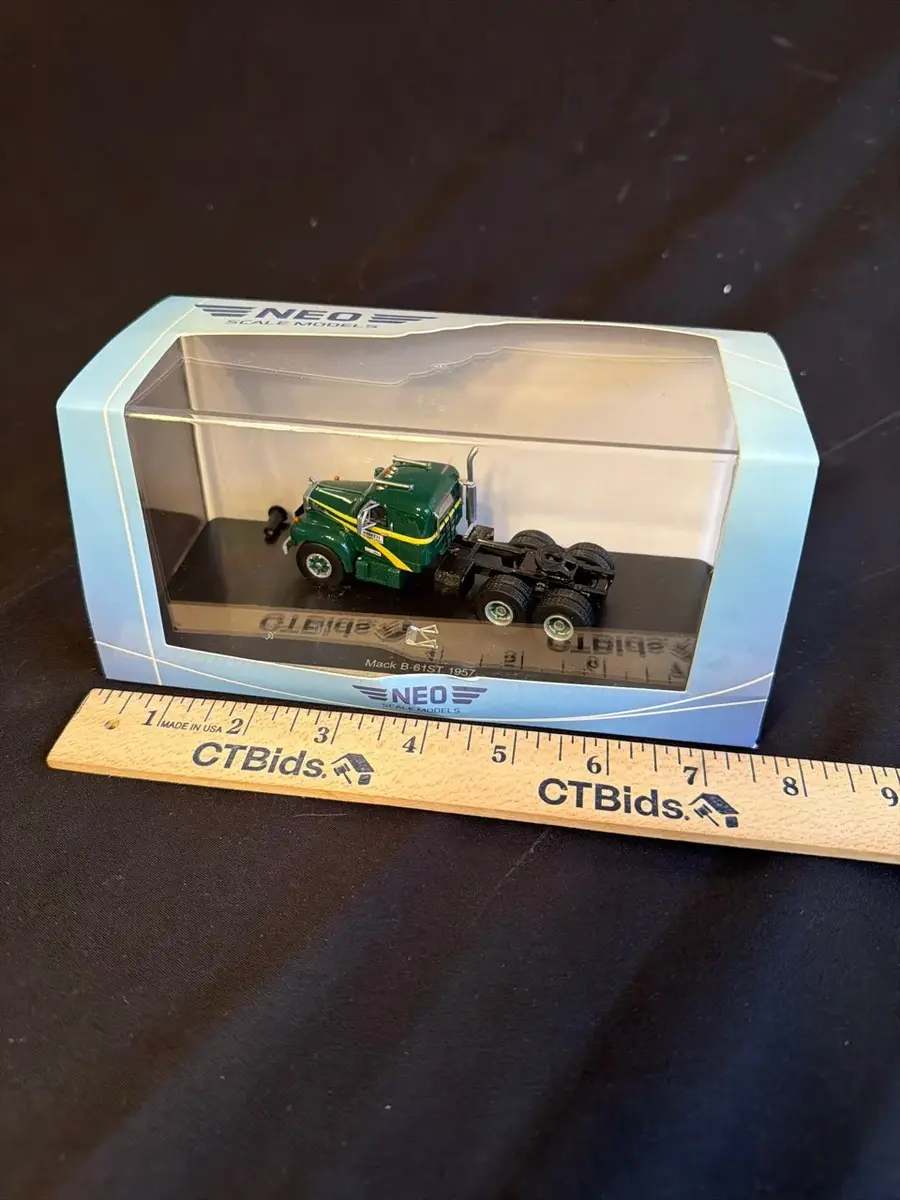 NEO Scale Models 1957 Mack B-61ST Die-Cast Tractor Truck – Green & Yellow
