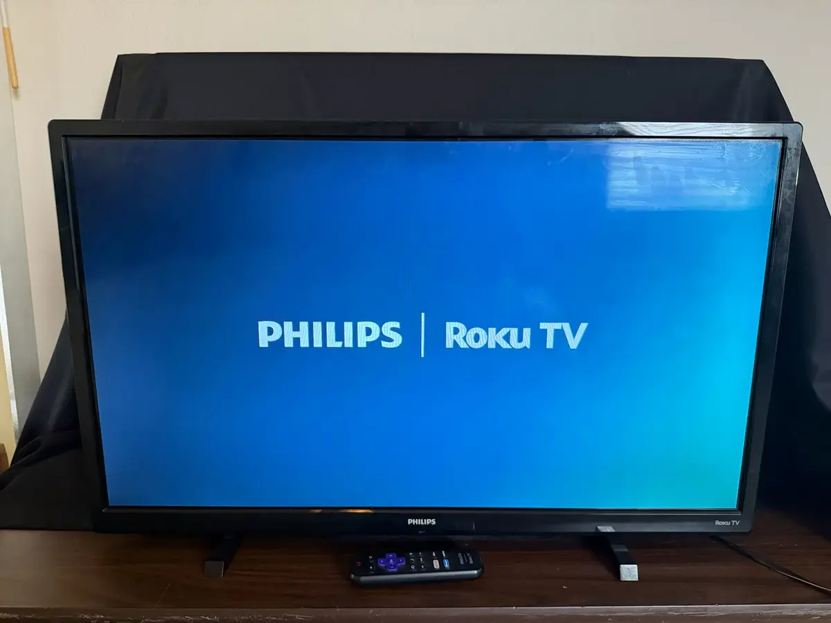 Philips Roku Smart TV with Remote – Tested & Working