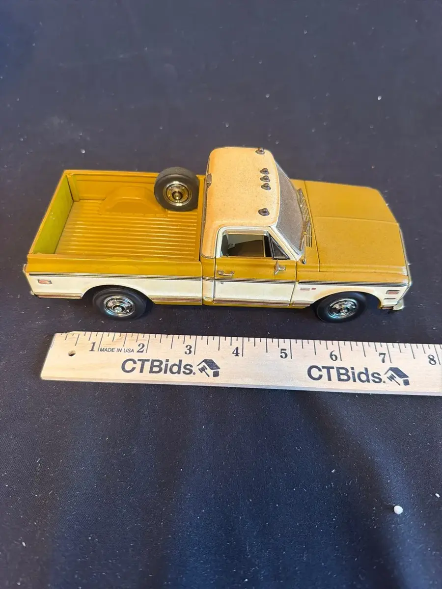 Franklin Mint 1972 Chevrolet Cheyenne Pickup Die-Cast Model with Original Box