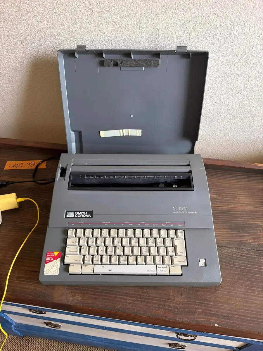 Vintage Smith Corona SL 575 Electronic Typewriter with Spell-Right Dictionary