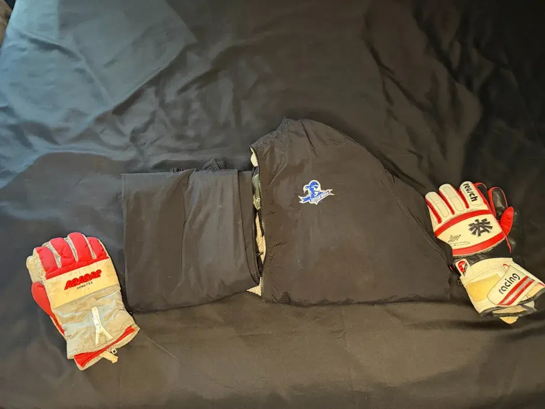 Men’s Ski & Winter Sportswear Lot – HEAD Seton Hall Jacket & Pants with Reusch & R&R Gore-Tex Gloves