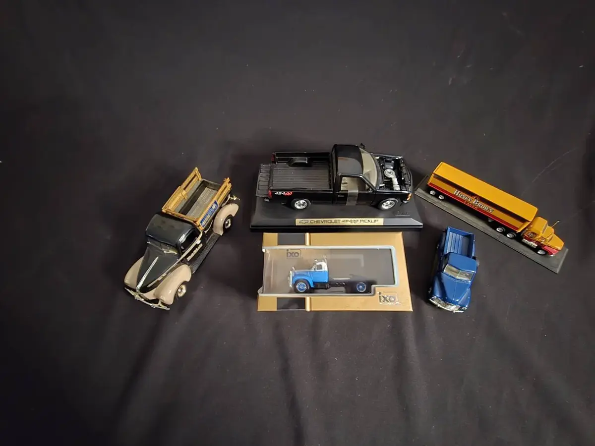 Vintage & Modern Diecast Truck Collection Lot - Ertl 1940 Ford Weil-McLain, Chevrolet 454 SS, IXO Se