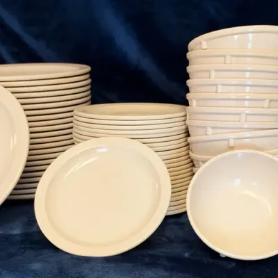 Vintage Heavy-Duty Melamine Restaurant Ware Dinnerware Set (Beige / Tan)