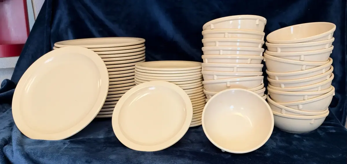 Vintage Heavy-Duty Melamine Restaurant Ware Dinnerware Set (Beige / Tan)