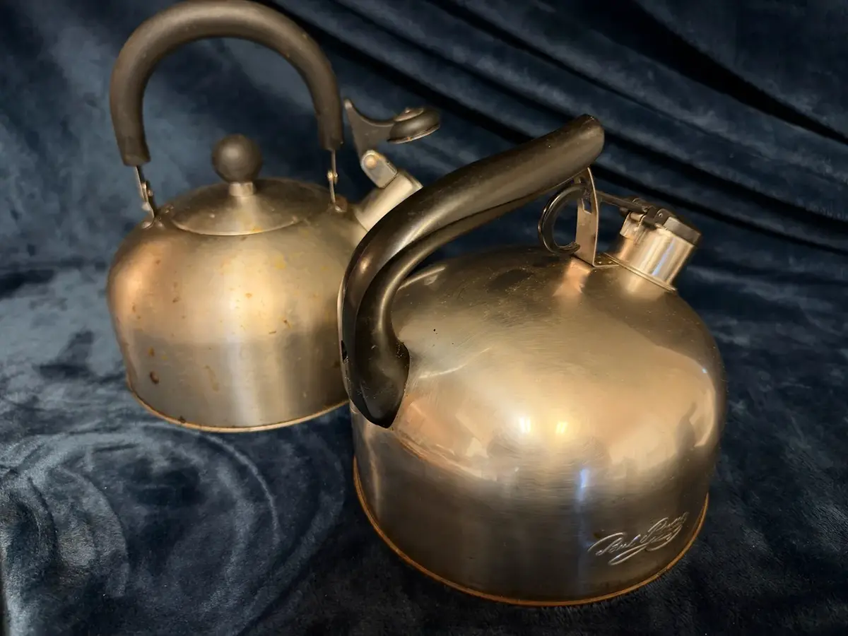 5-Pc Kitchen Lot: 2 Vintage Paul Revere Ware Tea Kettles, 1994 NOLA Tile Trivet, 2 Matte Black Napki
