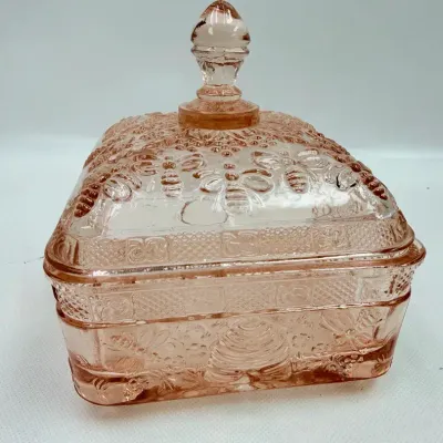 Vintage Tiara Exclusive Indiana Glass Honey Bee Box 