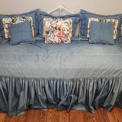 White Wrought Iron Daybed with Pop-Up Trundle