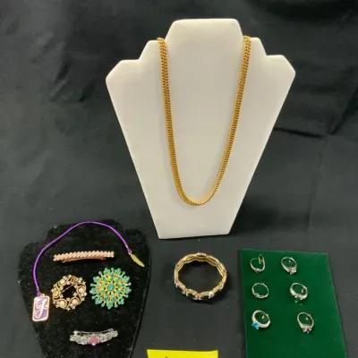 Collection of Handmade Necklace / Rings / Bracelet / Hair Clips and Broaches