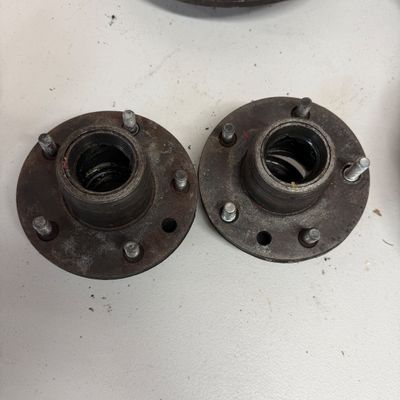1961 Corvette Drum Brake Assemblies & Wheel Hubs (G-MG)