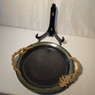 Lisa Conard for Biltmore Inspirations Glazed Ceramic Platter w/ Stand (LR-JS)