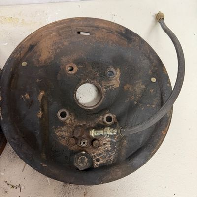 1961 Corvette Drum Brake Assemblies & Wheel Hubs (G-MG)