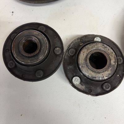 1961 Corvette Drum Brake Assemblies & Wheel Hubs (G-MG)
