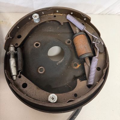 1961 Corvette Drum Brake Assemblies & Wheel Hubs (G-MG)